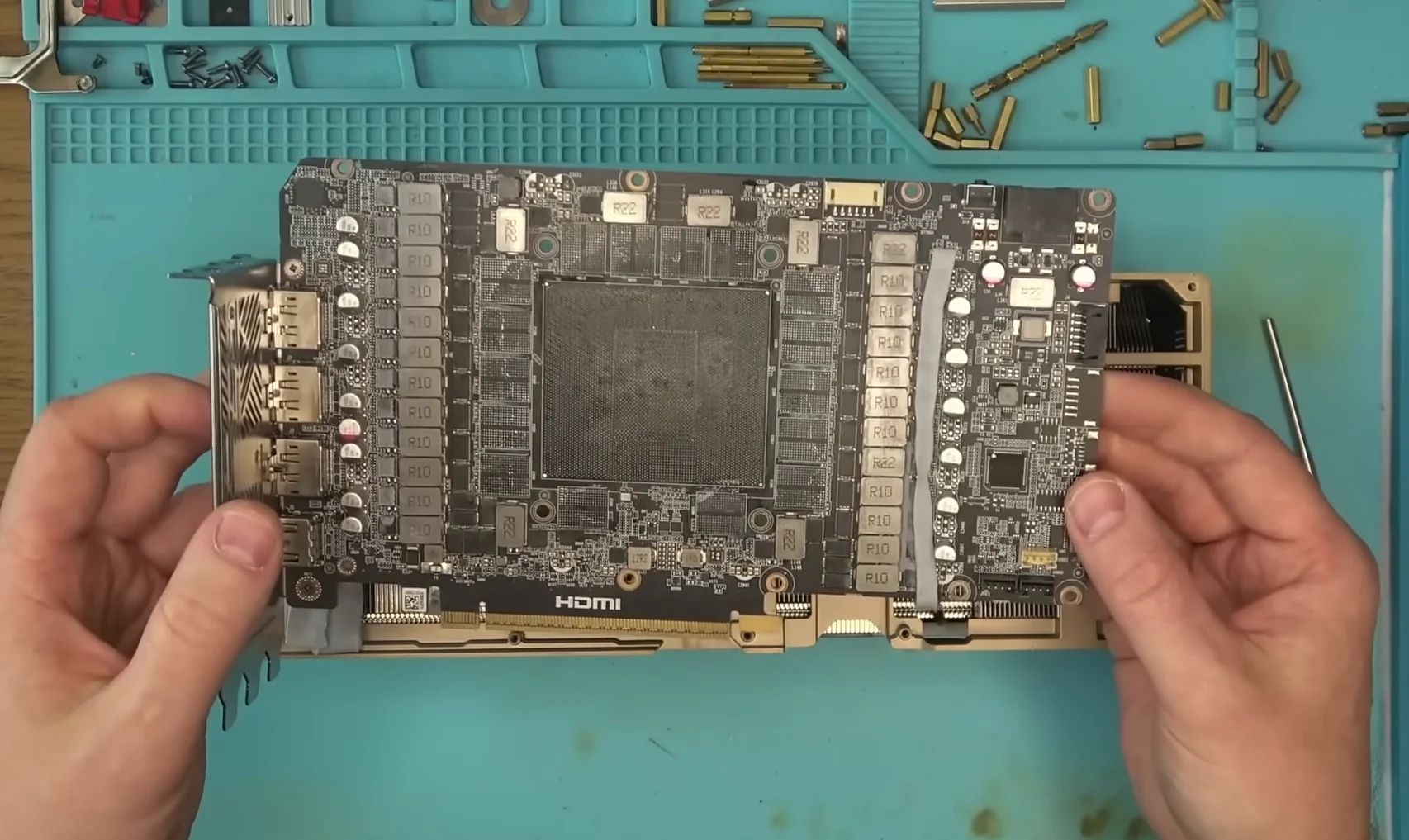 gefalschte-zotac-rtx-5090-entdeckt-gpu-und-vram-fehlen_img_1 | etalongame.de Gefälschte RTX 5090 3