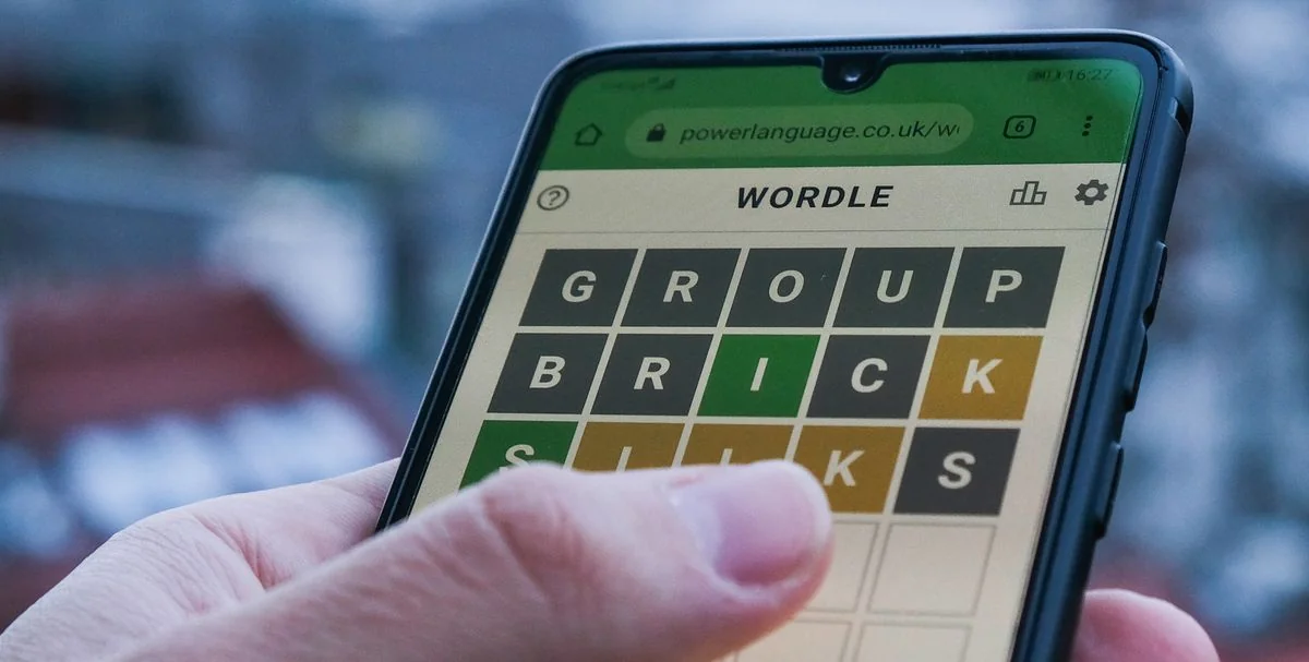Heutiges Wordle auf einem Telefon gespielt