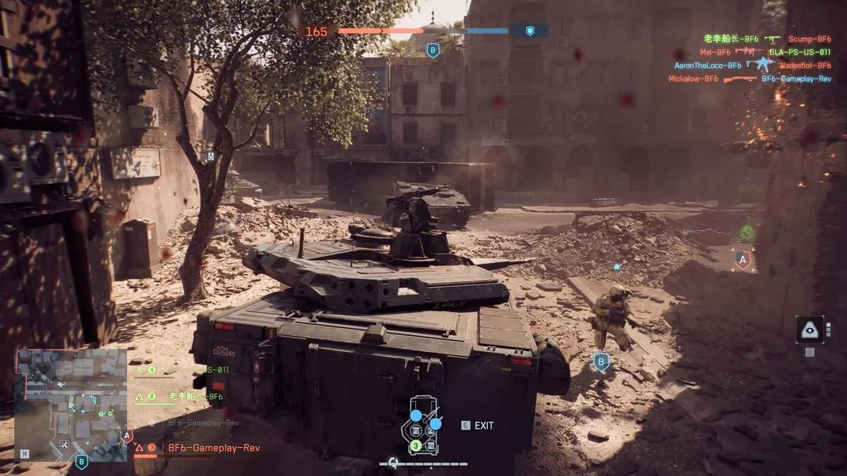 battlefield-6-eindrucke-vom-multiplayer-event-und-neue-features_img_1 | etalongame.de Ein gepanzertes Fahrzeug fährt durch eine zerstörte Straße in Battlefield 6