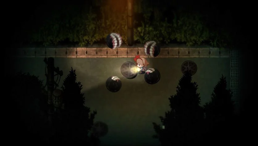 die-besten-japanischen-horrorspiele-eine-liste-der-gruseligsten-erlebnisse_img_3 | etalongame.de Feinde nähern sich, während man eine Straße in Yomawari: Night Alone erkundet