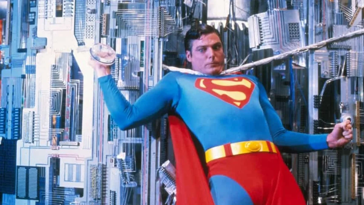 Christopher Reeve als Superman, der in einem Supercomputer während des Films Superman 3 gefangen ist.