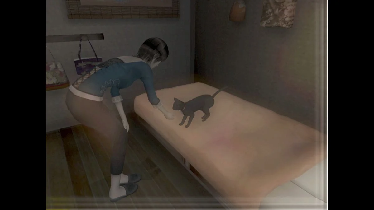 die-einzigartige-atmosphare-von-fatal-frame-eine-reise-in-die-welt-des-japanischen-horrors_img_13 | etalongame.de Eine Katze spielt auf einem Bett in Fatal Frame 3 (auch bekannt als Project Zero 3)