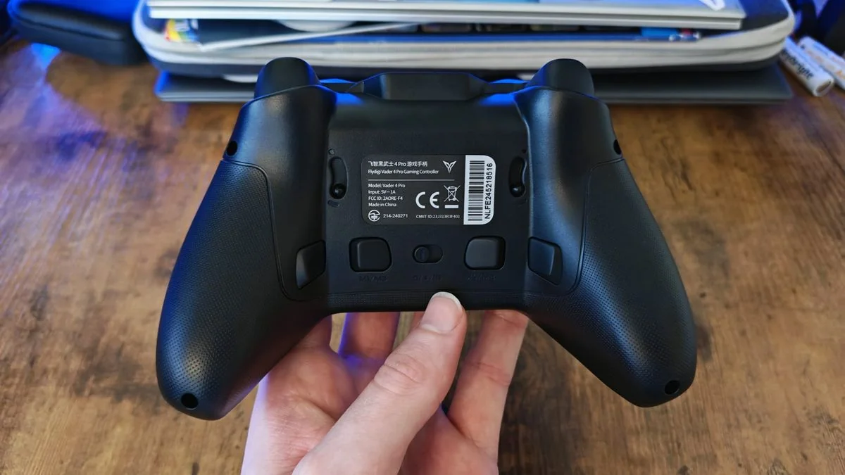 flydigi-vader-4-pro-ein-controller-im-test_img_5 | etalongame.de Die Rückseite des Flydigi Vader 4 Pro