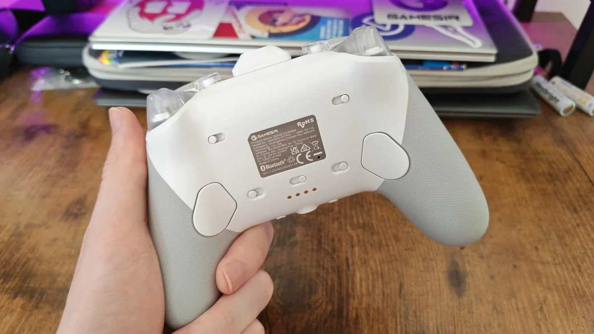 gamesir-g7-pro-ein-solider-controller-mit-kleinen-schwachen_img_1 | etalongame.de Die Rückseite des GameSir G7 Pro