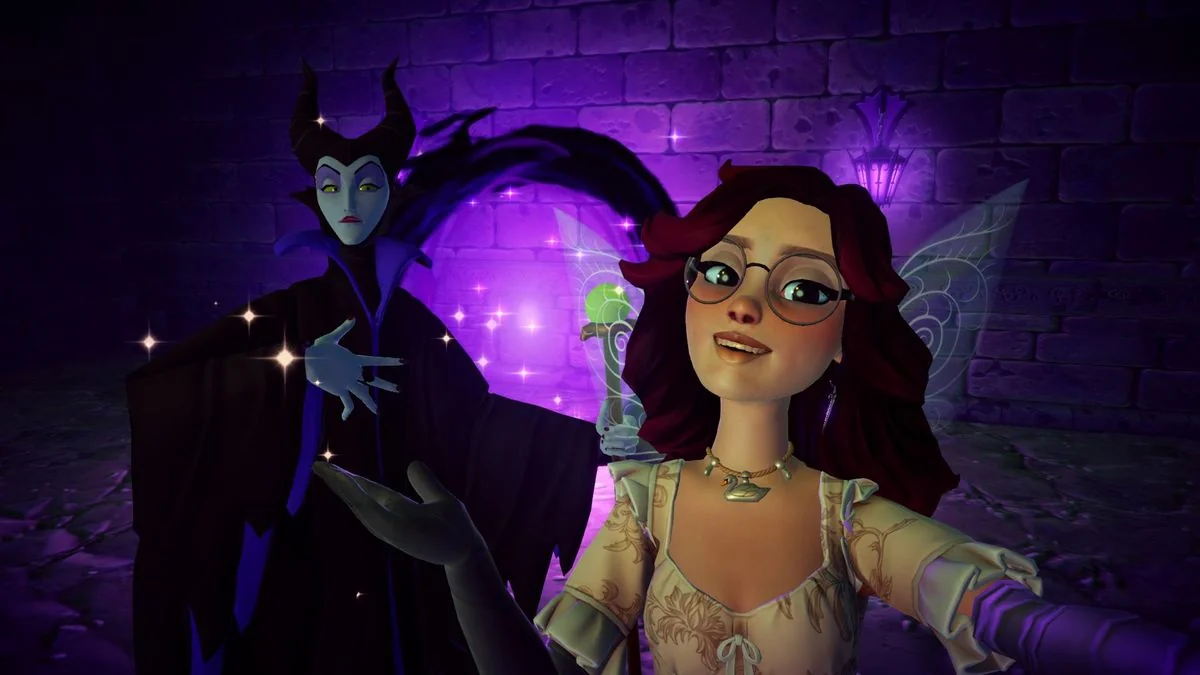 wie-man-die-maleficent-quests-in-disney-dreamlight-valley-abschliesst_img_0 | etalongame.de Spieler und Maleficent in Disney Dreamlight Valley