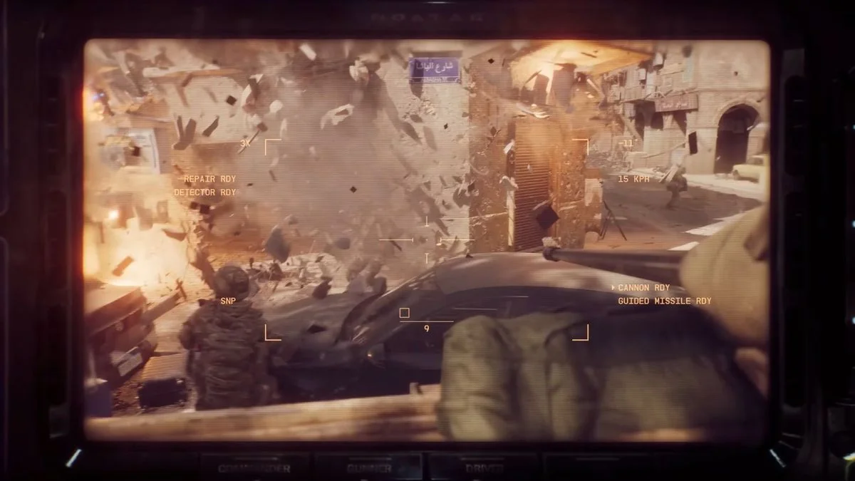 battlefield-6-veroffentlichungstermin-beta-daten-und-gameplay-details_img_1 | etalongame.de Eine chaotische Explosion in Battlefield 6, durch das Visier einer Waffe blickend. Die Anzeigen auf dem Bildschirm sagen "Kanone bereit, gelenkte Rakete bereit, Reparatur bereit" und "Detektor bereit".