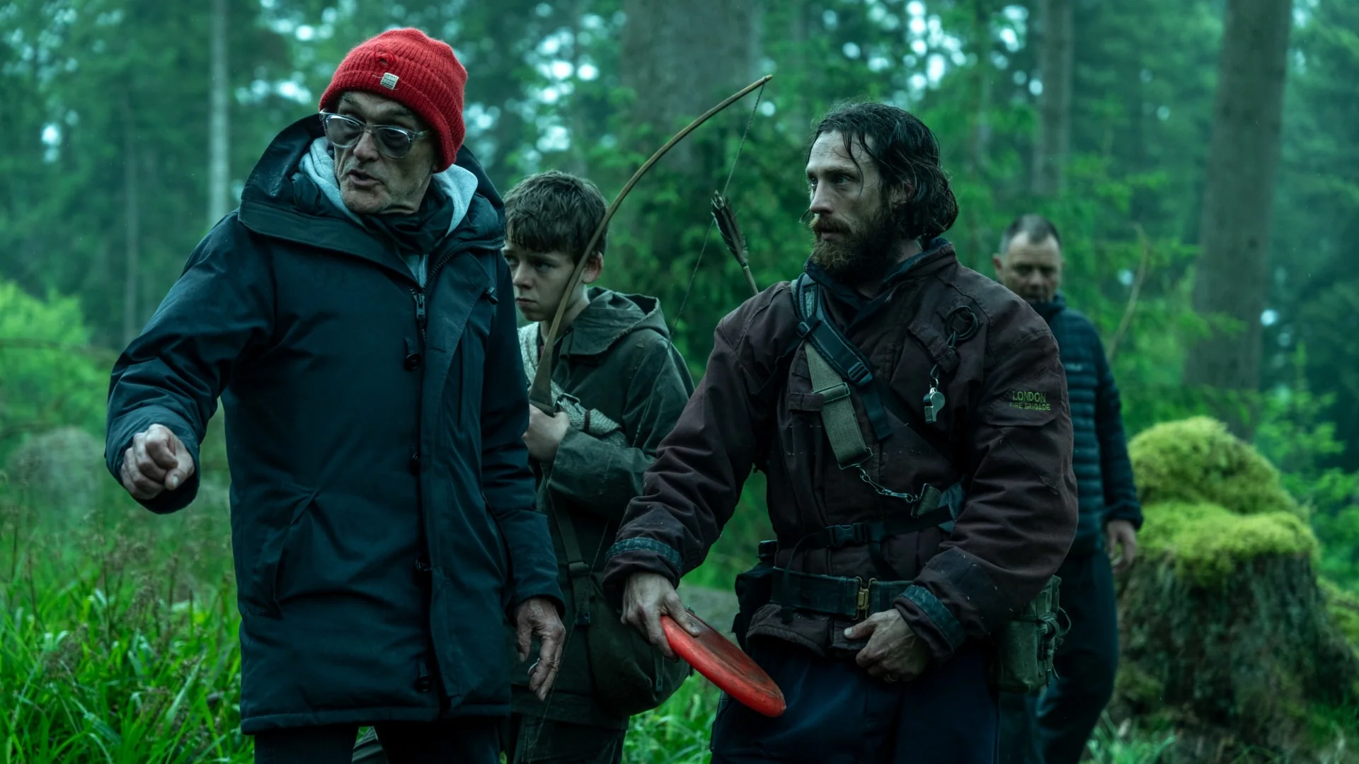 28-years-later-the-bone-temple-ein-neuer-abschnitt-im-zombie-universum_img_3 | etalongame.de Danny Boyle beim Dreh mit Aaron Taylor-Johnson und Alfie Williams am Set von 28 Years Later
