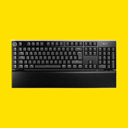 Be Quiet! Light Mount Gaming-Tastatur auf einem gelben Hintergrund
